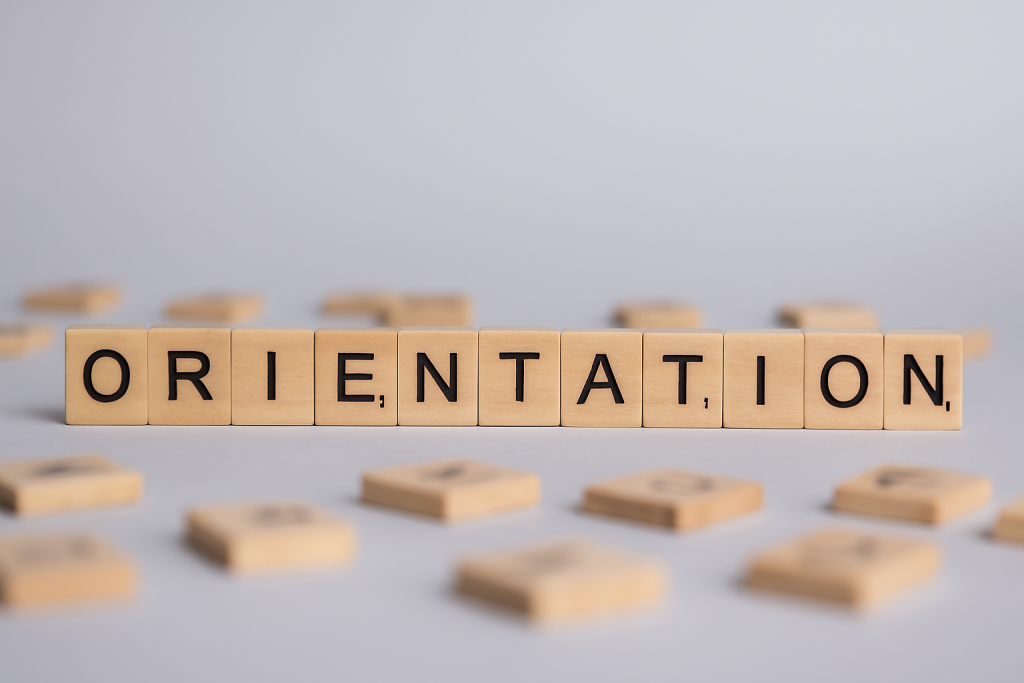 Texte Orientation en lettres de Scrabble illustrant l’accompagnement scolaire